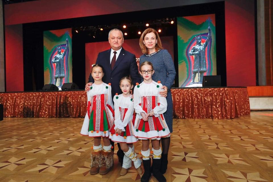 Составлен топ самых ярких образов первой леди в 2018 году