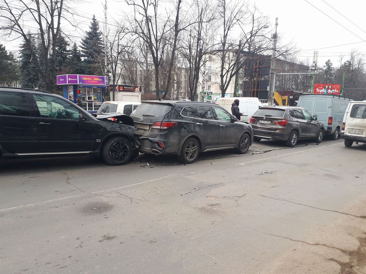 Accident cu patru maşini pe bulevardul Decebal din Capitală