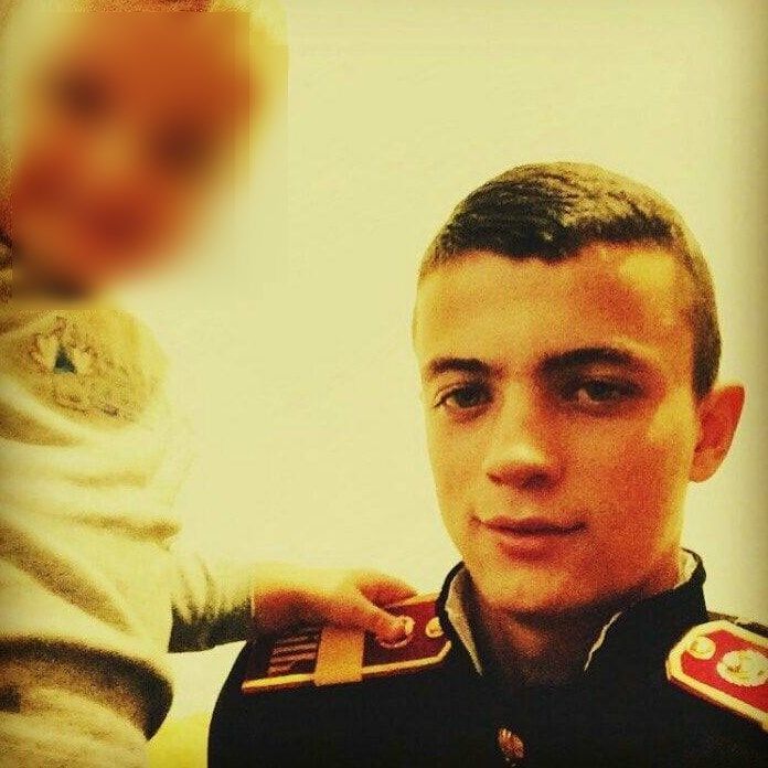 Родные и друзья размещают в Сети фотографии погибших в авиакатастрофе ребят