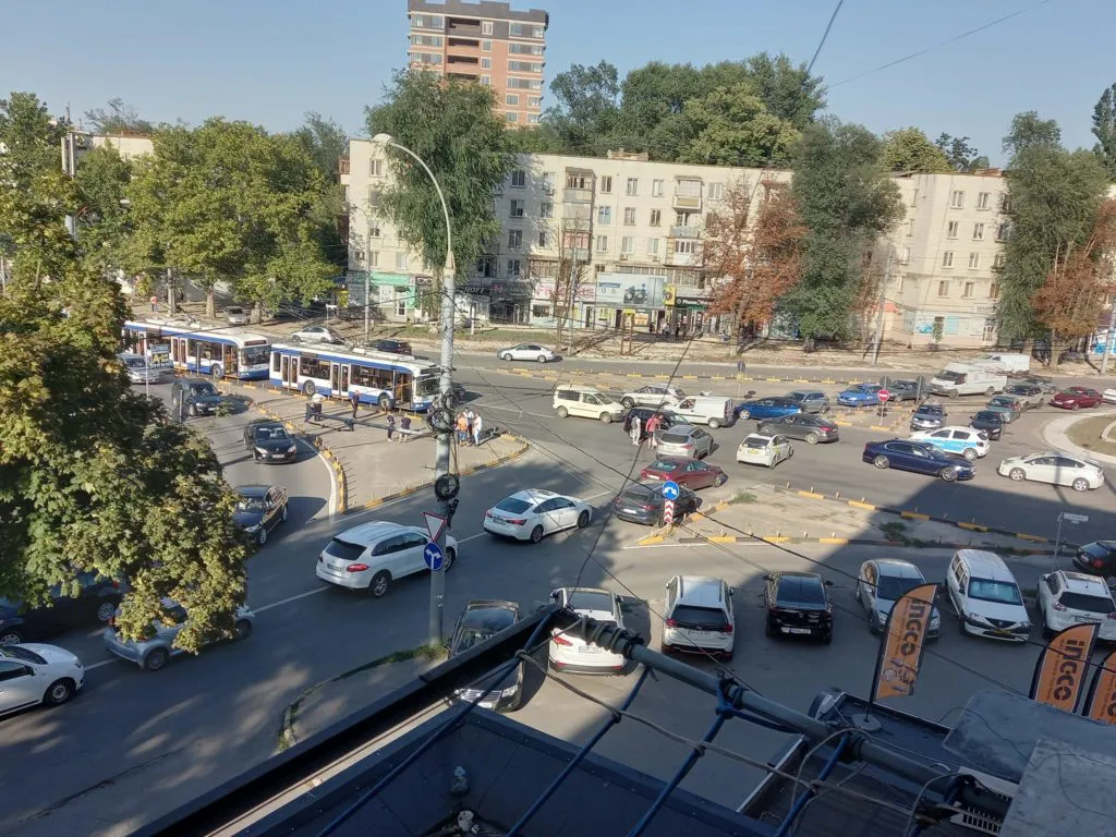 ДТП на Ботанике: два автомобиля столкнулись на перекрестке