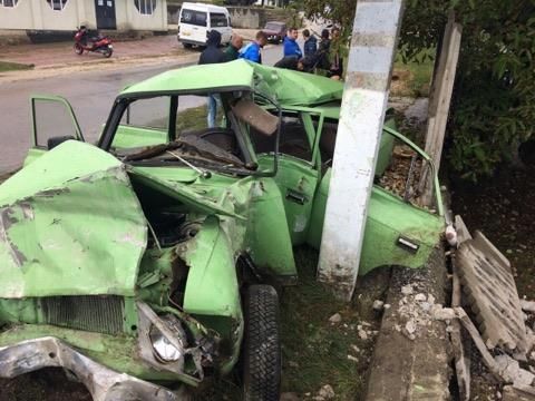 В Единцах водитель попал в больницу после столкновения со столбом ЛЭП