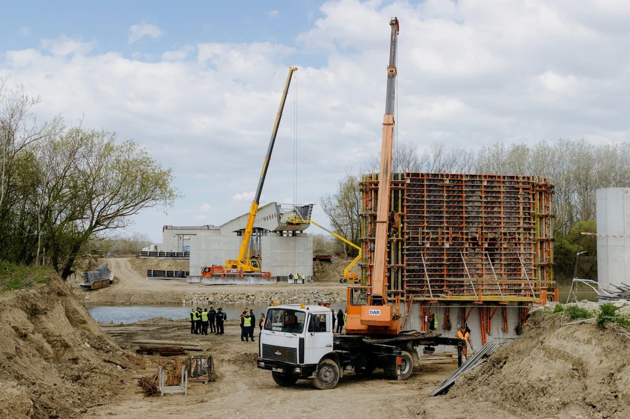 Мост в Унгенах готов на 45% менее чем через год после начала строительства