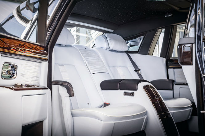 Из ворот завода в Гудвуде выехал последний Rolls-Royce Phantom VII