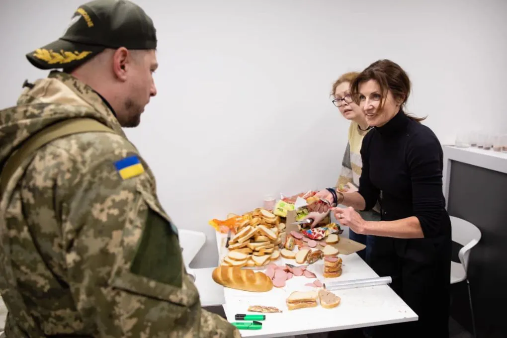 Порошенко рассказал о требовании жены выдать ей оружие и форму