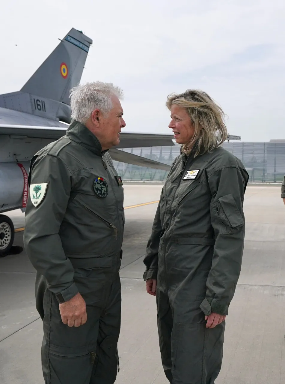 Министр обороны Нидерландов прилетела в Румынию на F-16