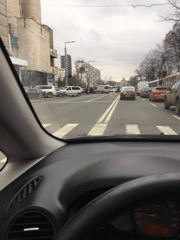 Accident în Capitală. Un BMW a spulberat un pieton pe bulevardul Ștefan cel Mare