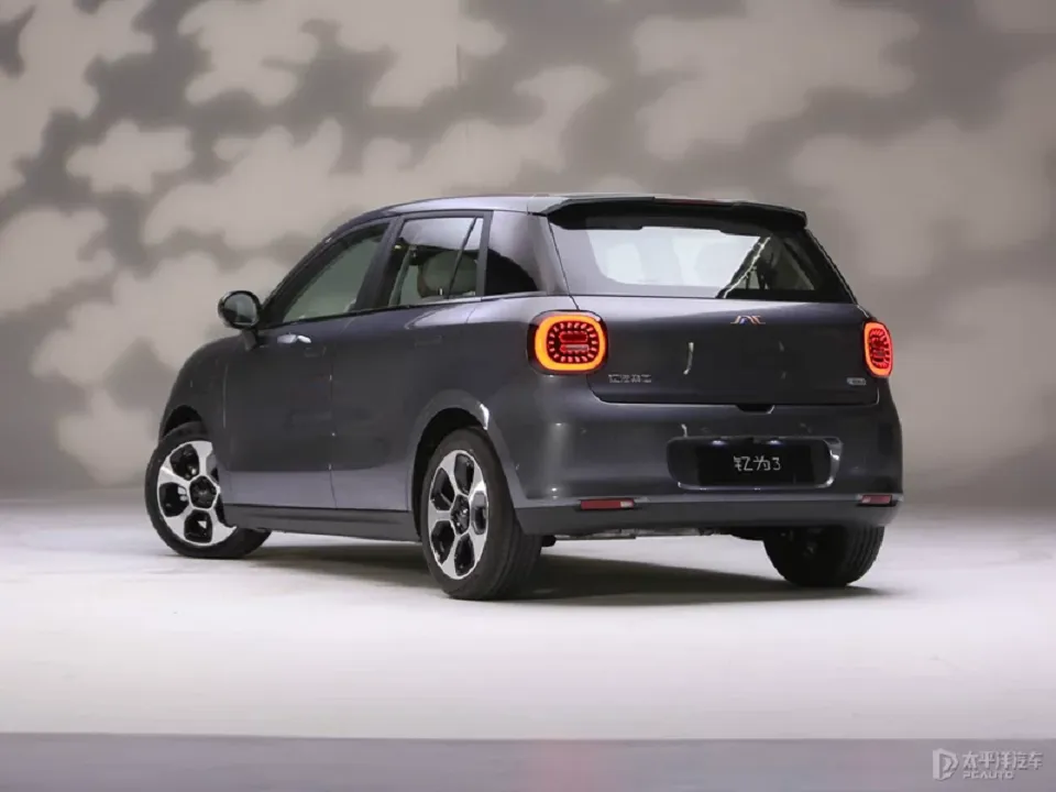 В Китае представлен электрический клон Mini за $12 600