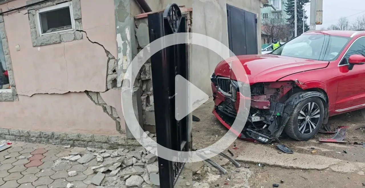 Accident la Hâncești: O mașină s-a izbit de o casă