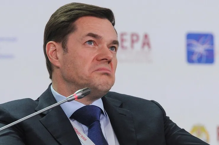 Обедневшие олигархи в России сами убираются и готовят еду