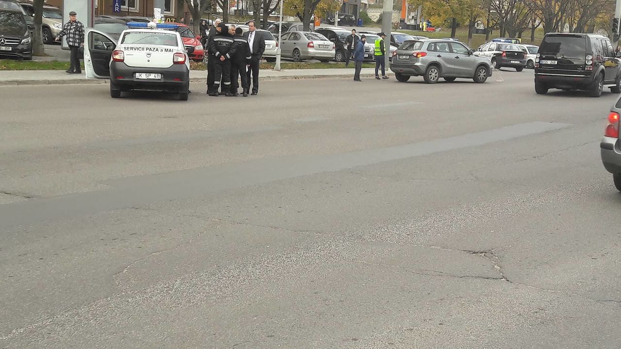 Maşină a întreprinderii Servicii Pază a MAI, implicată într-un accident la Buiucani