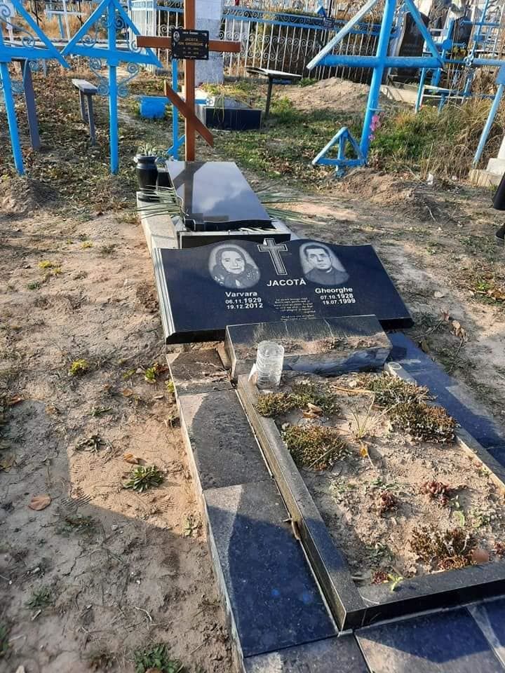 В селе Лэпушна вандалы повредили памятники на кладбище