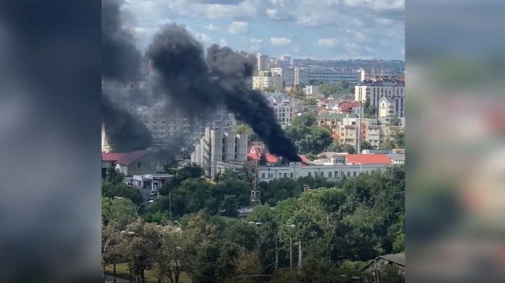 В центральной части Кишинёва произошел пожар на мебельной фабрике