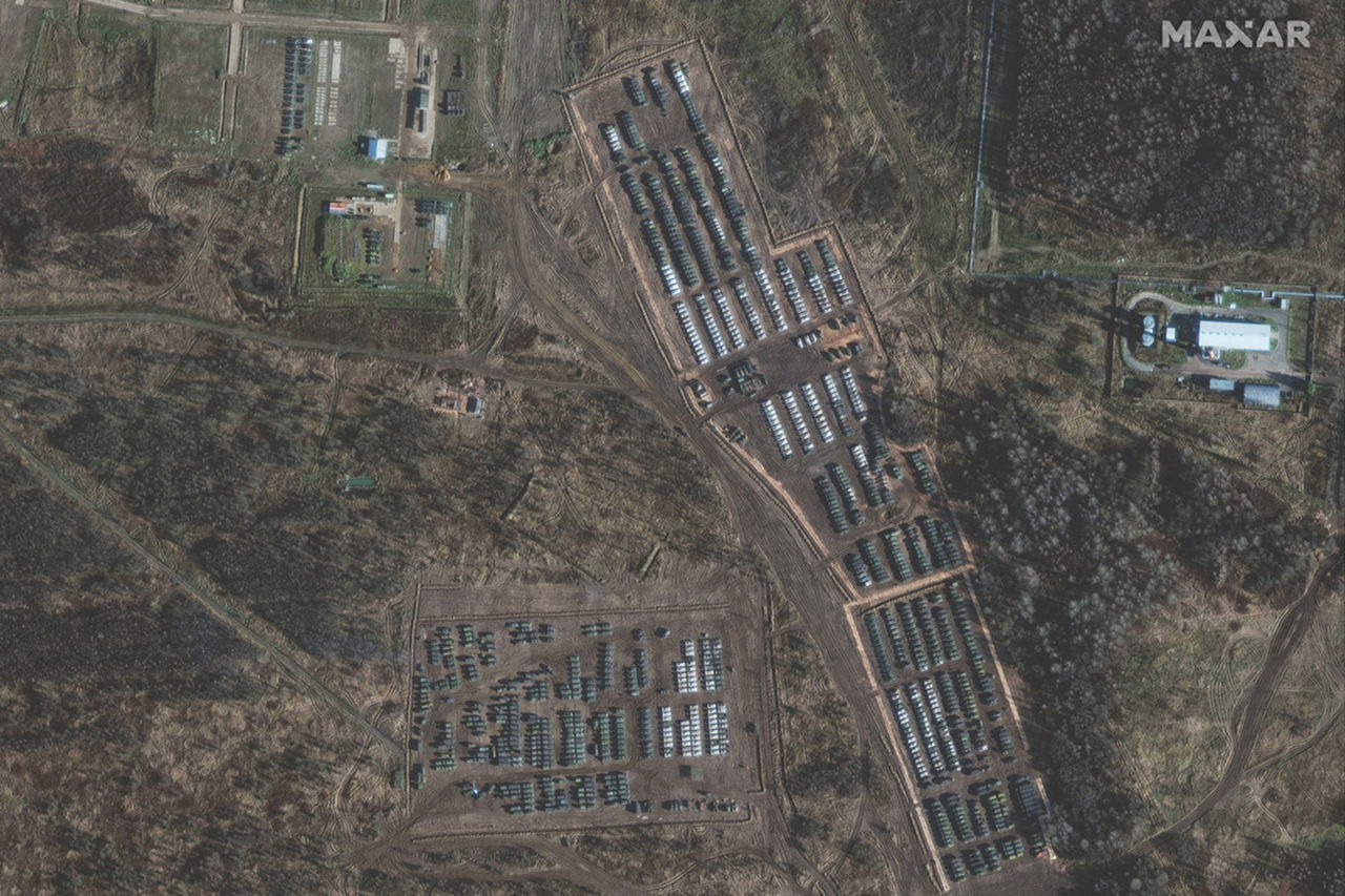 Politico: Россия сосредотачивает войска на границе с Украиной, обнародованы спутниковые снимки