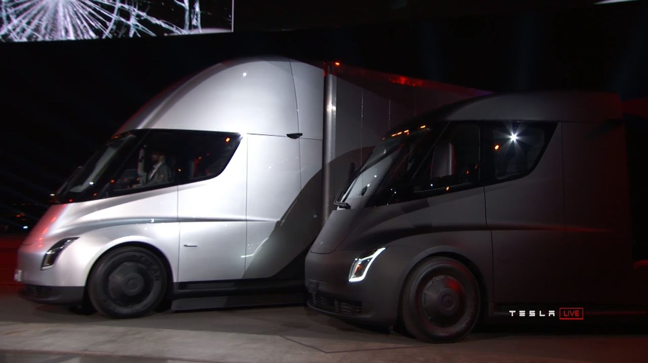 Tesla представила электрическую фуру
