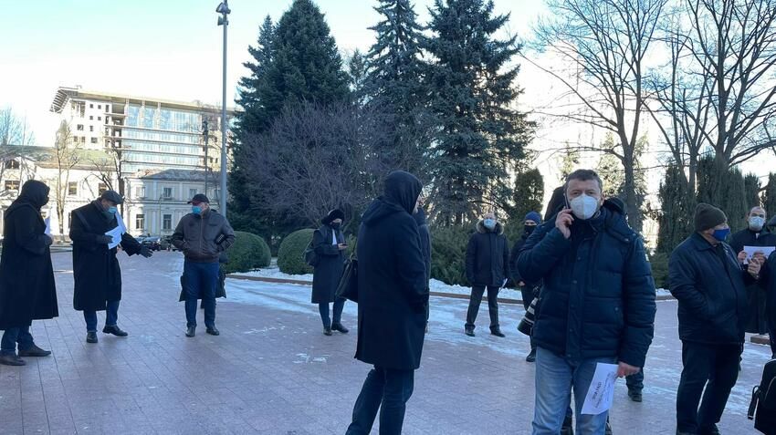 Адвокаты протестовали перед парламентом: Просим отозвать поправку Стамате