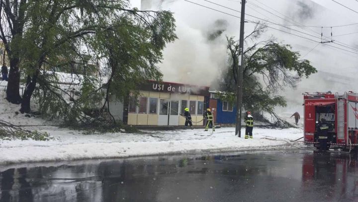 Пожар произошел в одном из кишиневских киосков