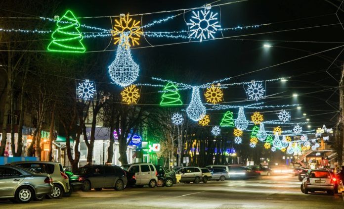 В Оргееве включили новогоднюю иллюминацию