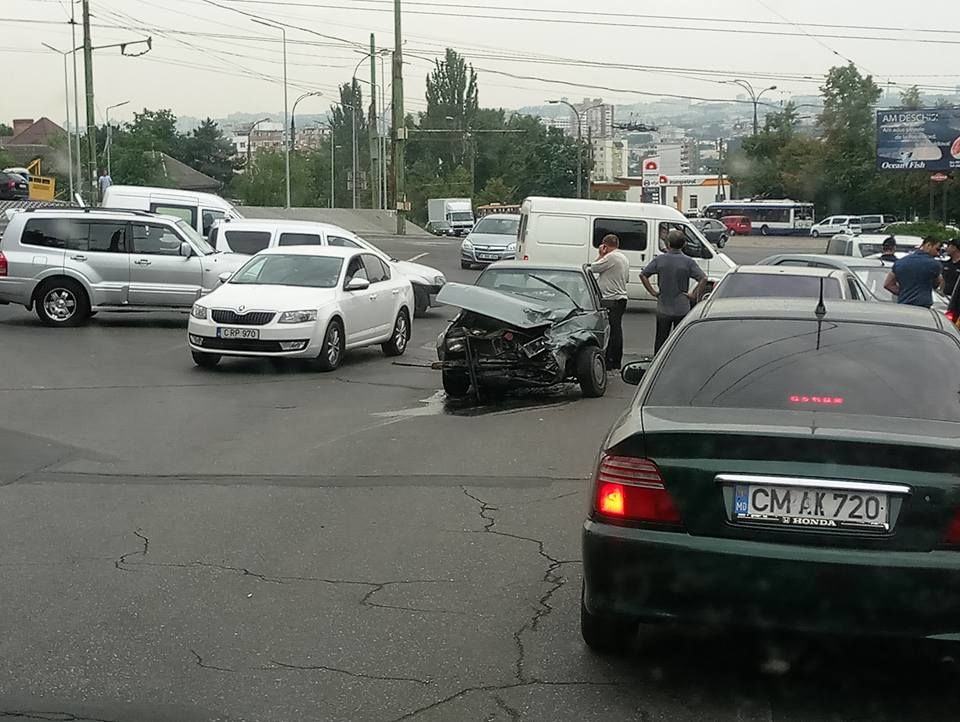 ДТП с участием нескольких машин произошло на Рышкановке