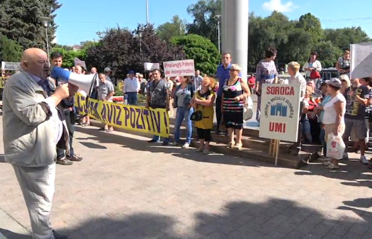 Предприниматели провели акцию протеста перед правительством