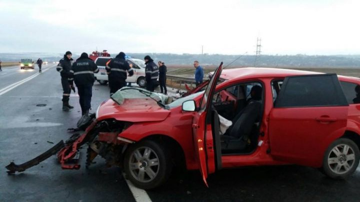 Un tată şi un fiu au decedat în urma unui accident teribil de lîngă Orhei