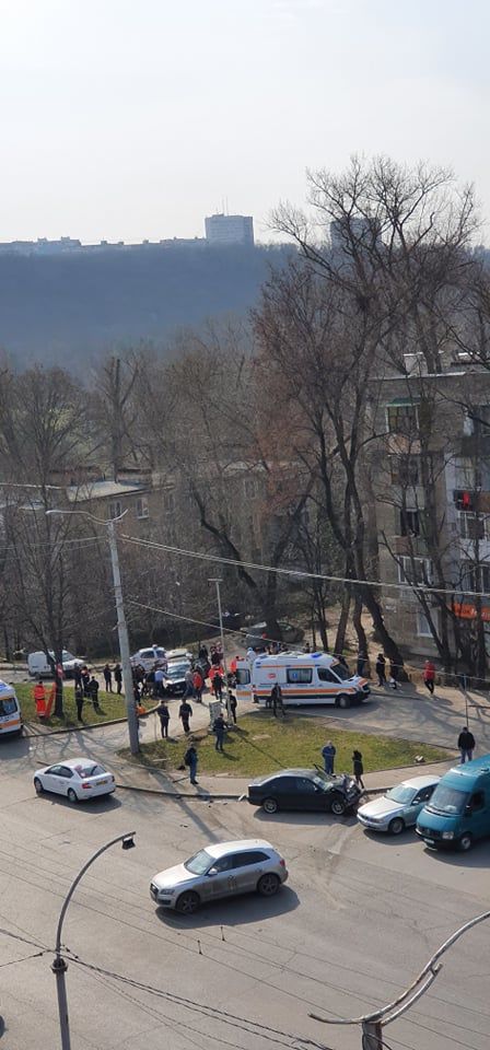 В аварии на Рышкановке пострадали четыре человека