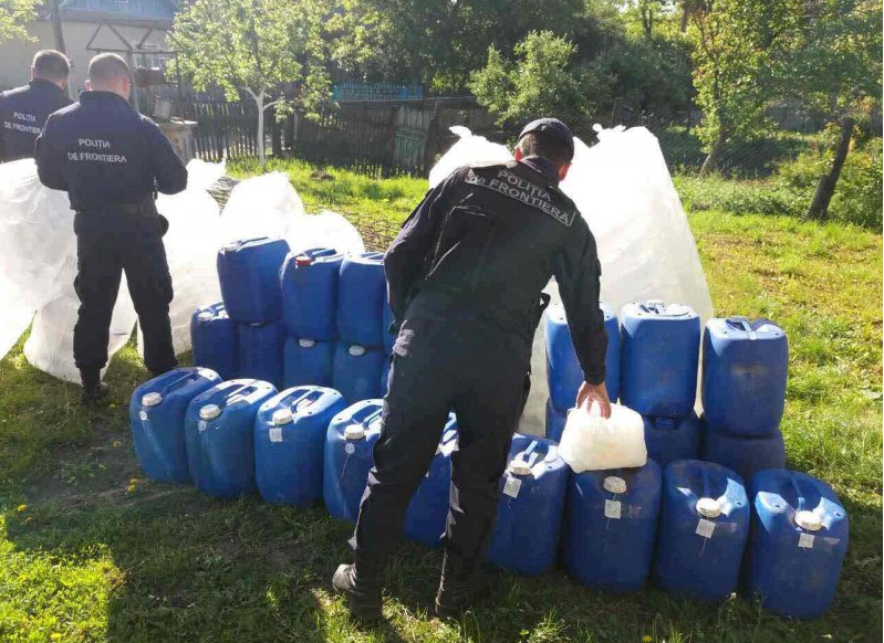 Contrabandişti cu alcool, prinşi de polițiștii de frontieră