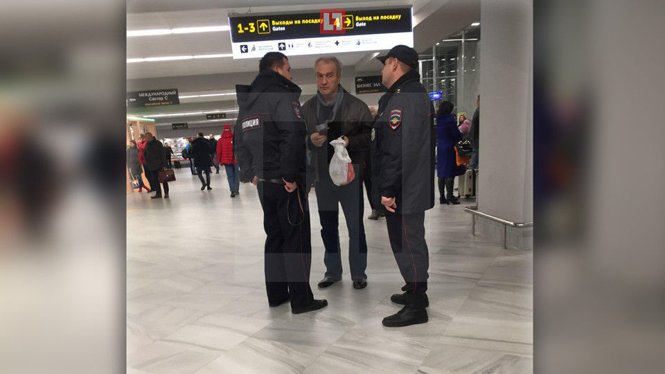 Актёра Александра Балуева сняли с рейса в Калининграде