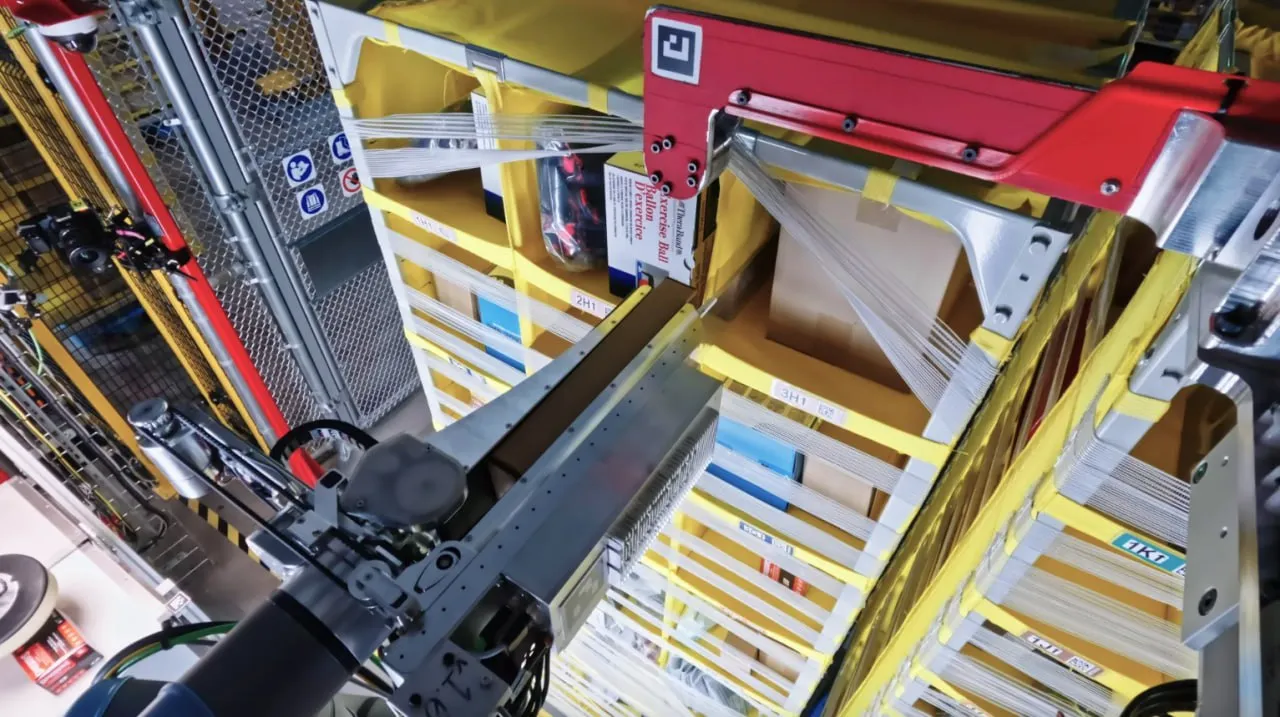 Amazon a prezentat primul robot hamal din lume capabil să simtă obiectele