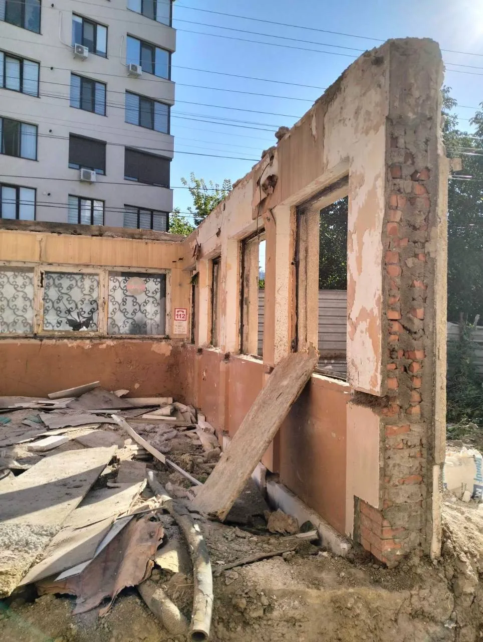 O construcție neautorizată, demolată în Capitală