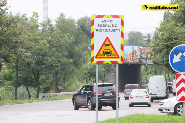 Дорожные знаки риска затопления установлены уже на двух улицах