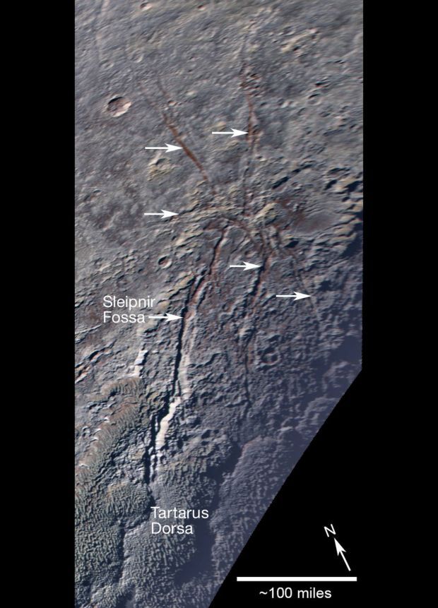 NASA показало снимок "гигантского паука" на Плутоне