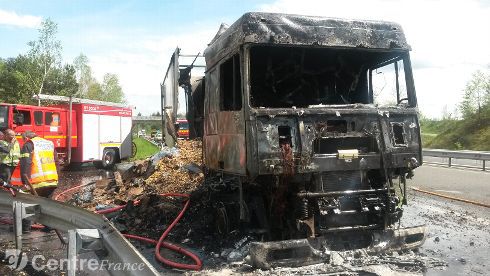 На дороге Франции дотла сгорела фура из Молдовы