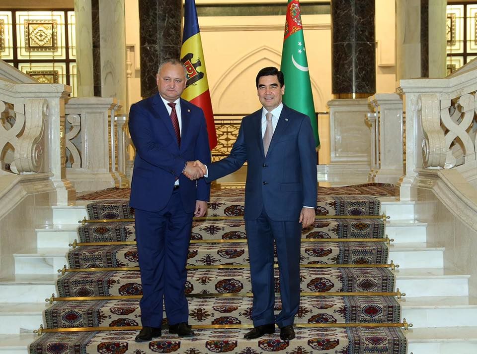 „Ordinul Republicii” pentru președintele Turkmenistanului, oferit de Dodon „în semn de profundă gratitudine”