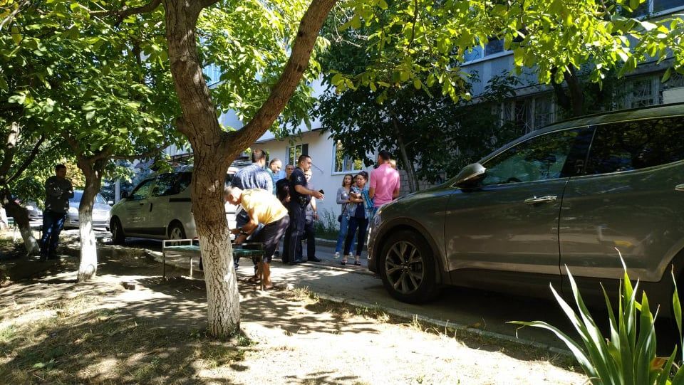 На Старой почте демонтируют детскую площадку из-за того, что дети шумят