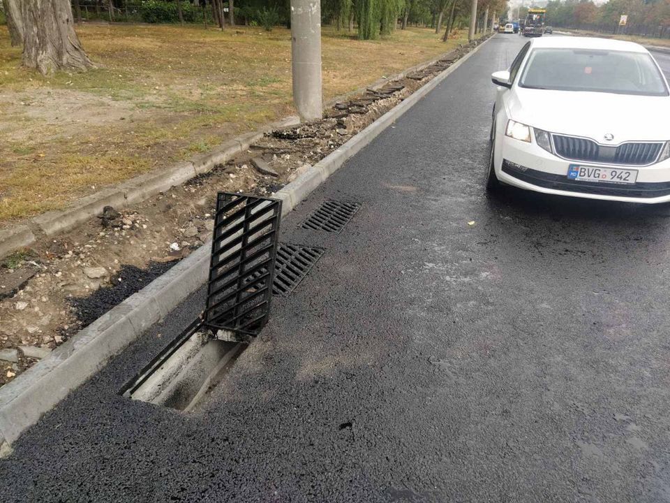 Чебан пояснил, зачем решетки ливневых стоков закрыли асфальтом