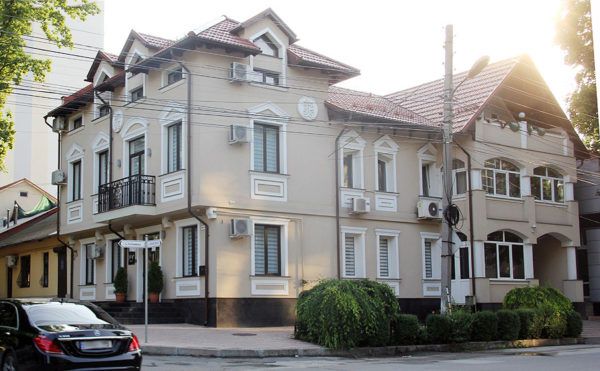 Ziarul de Gardă: Procesul, casele şi firmele deputatului Nae-Simion Pleşca