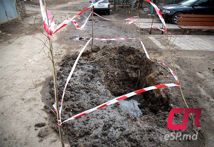 В подъезде бельцкой многоэтажки обнаружили "бактериологическую бомбу"
