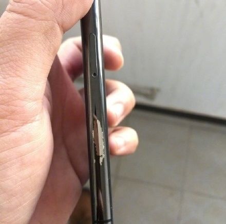 Пользователи iPhone X жалуются на слезающую краску