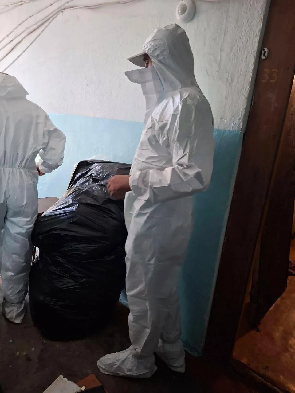 Из квартиры на Буюканах вывезли горы мусора после жалоб соседей