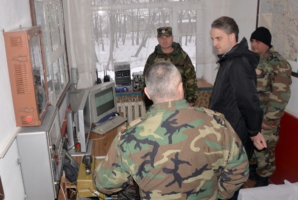 Министр обороны проинспектировал военную базу в Данченах