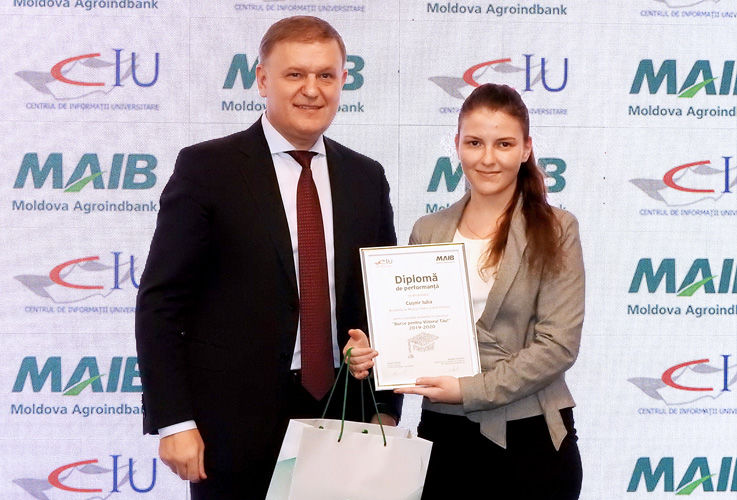 MAIB предоставил „Стипендии для твоего будущего” для 30 студентов ®