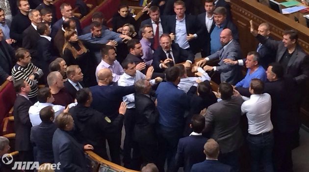 Рада одобрила законопроект президента по Донбассу