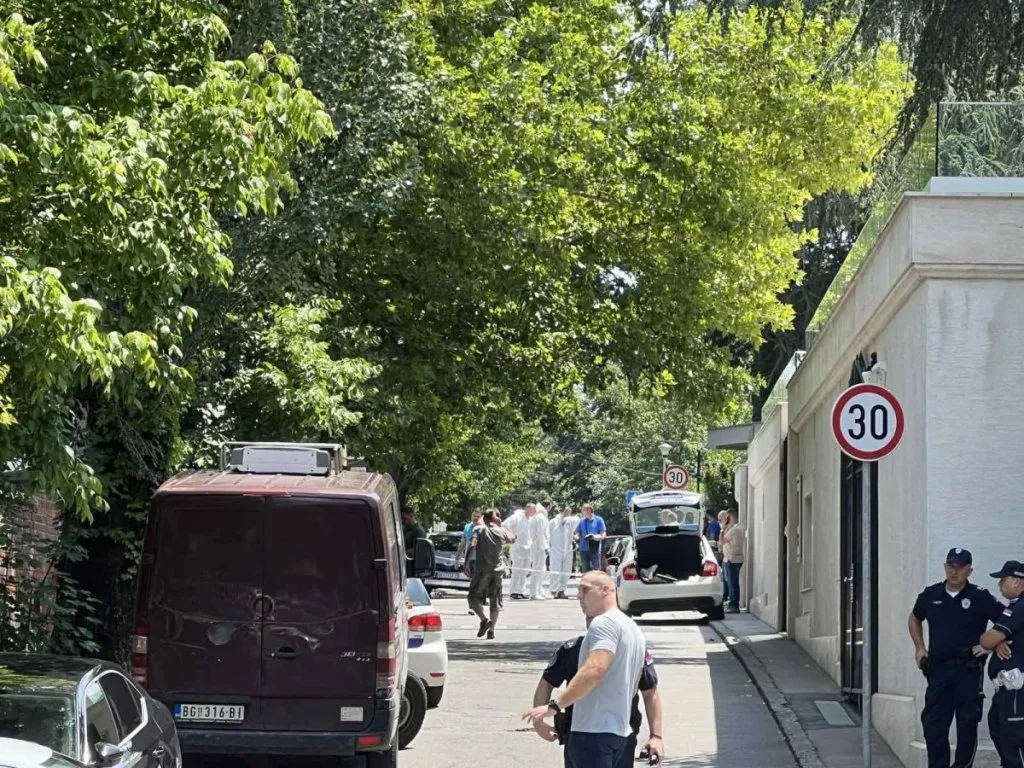 Нападение в Белграде: ранен полицейский, охранявший посольство Израиля в Сербии