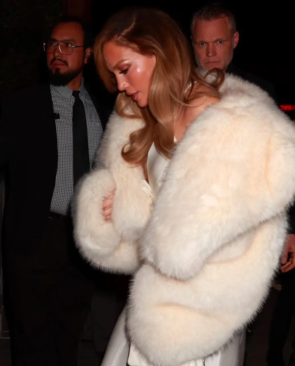 Jennifer Lopez, dată în judecată pentru că și-a publicat propriile fotografii