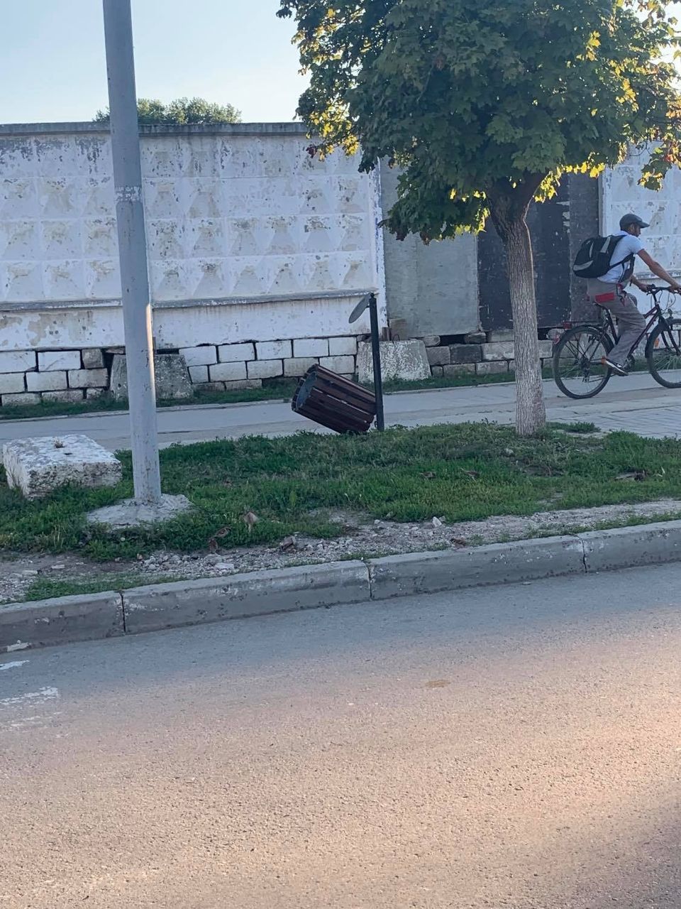 В Страшенах две нетрезвые девушки сломали городские урны