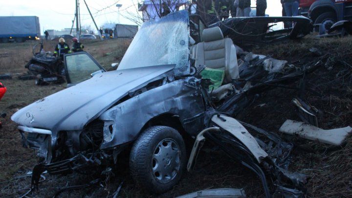 Спасатели показали новые кадры с места смертельной аварии в Фалештском районе