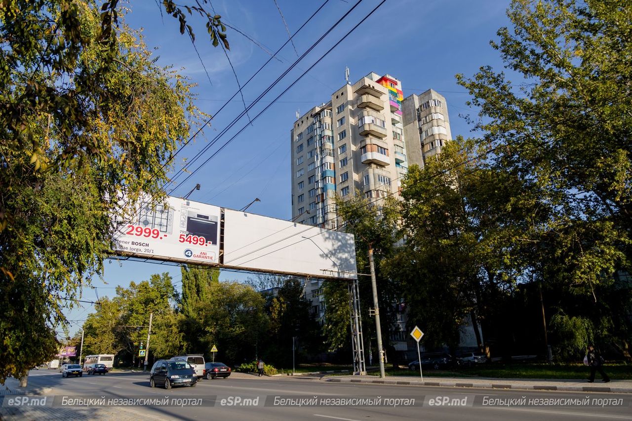 Хозяева квартиры в бельцкой высотке раскрасили стены в цвета радуги