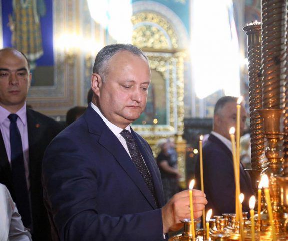 Игорь Додон наградил 16 священнослужителей Митрополии Молдовы