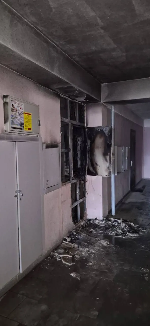 O bloggeriță care a supraviețuit unui incendiu într-un bloc de apartamente: Oamenii au fost blocați