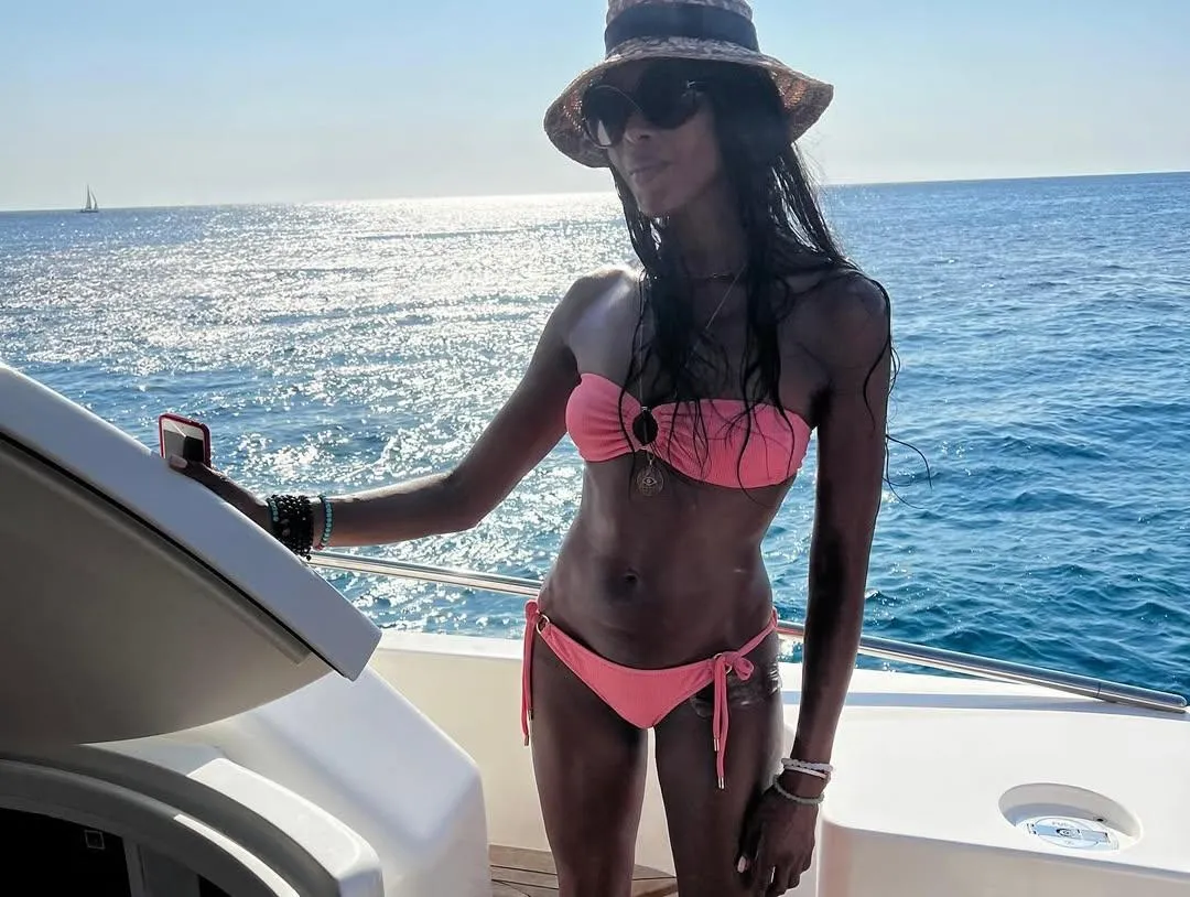 Pantera Neagră nu se gândește să îmbătrânească: Naomi Campbell, la 54 de ani, impresionează cu figura sa în bikini